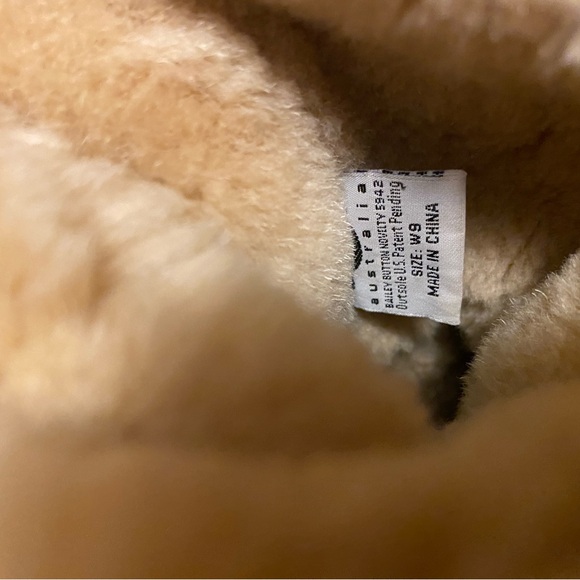 Ugg boots size 9 - Picture 5 of 5